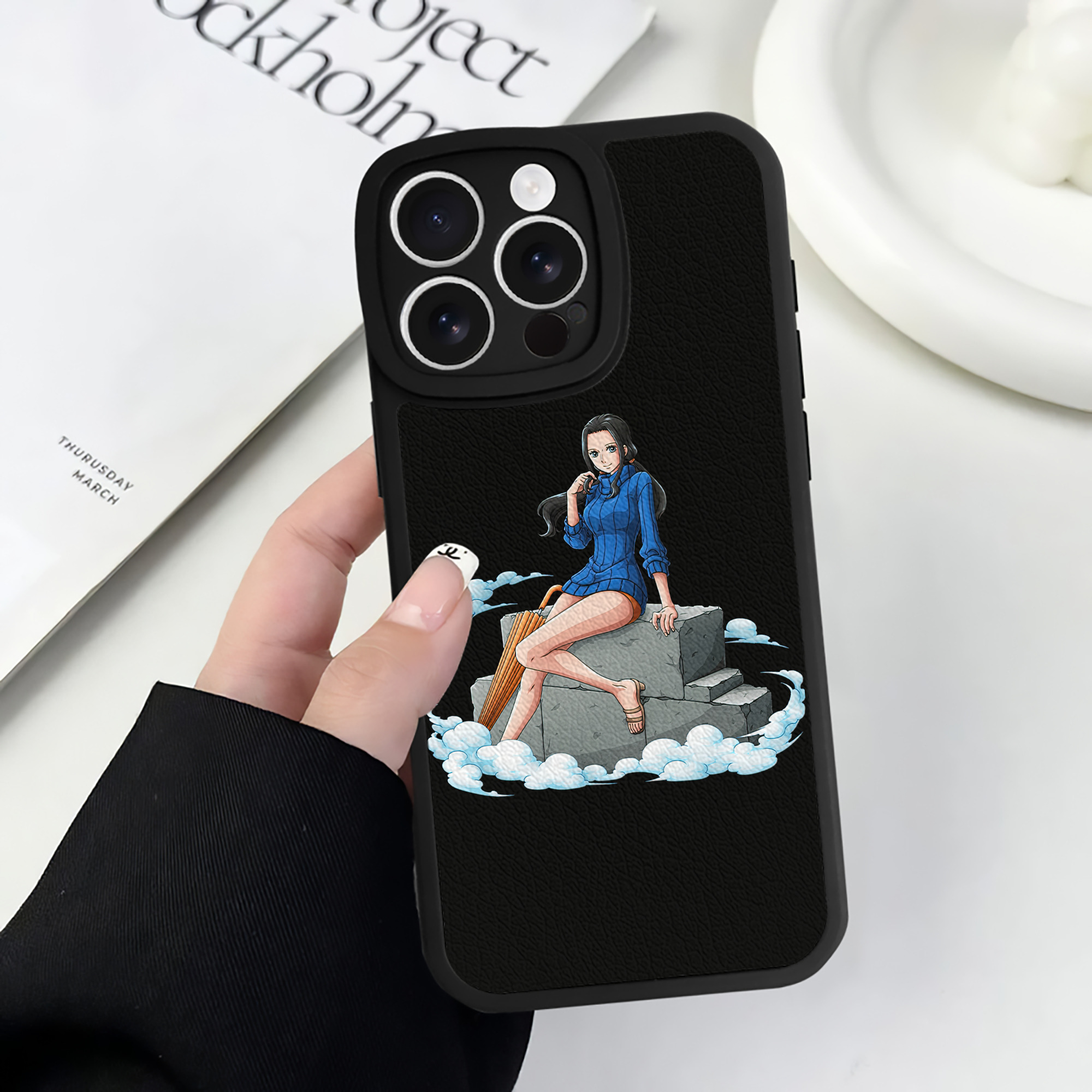 （画像用） ワンピース ニコ・ロビン ONE PIECE Nico Robin 【iPhone 16シリーズ対応】シリコンスマホケース（レザー調） 材質：シリコン